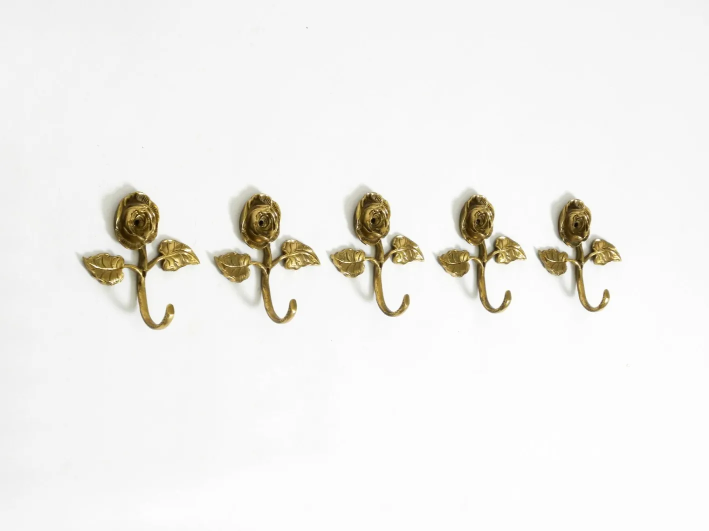 Mid-Century Kleiderhaken aus Messing in Rosen-Optik, 1950er, 5er Set