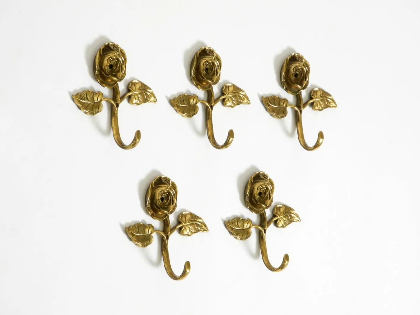 Mid-Century Kleiderhaken aus Messing in Rosen-Optik, 1950er, 5er Set