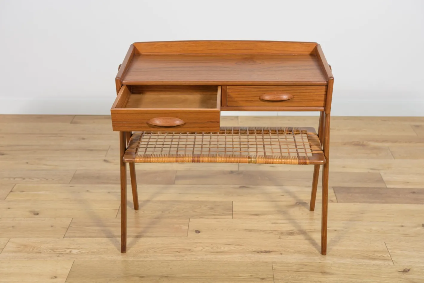 Mid-Century Konsolentisch aus Teak & Rattan von Søren Rasmussen, Dänemark, 1960er