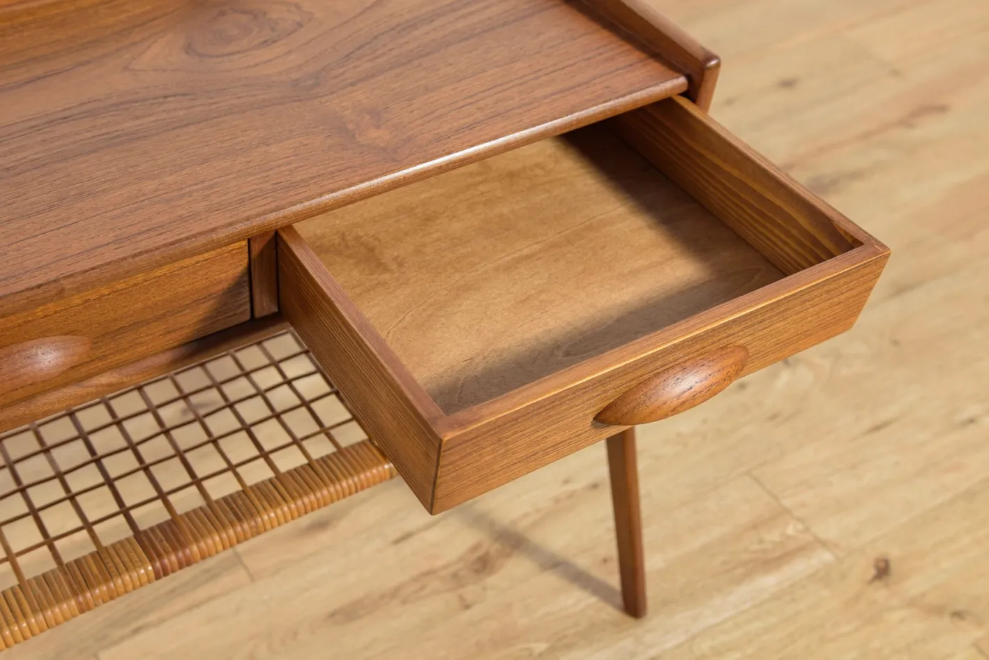 Mid-Century Konsolentisch aus Teak & Rattan von Søren Rasmussen, Dänemark, 1960er