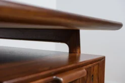 Mid-Century Modell 75 Freistehender Schreibtisch aus Teak von Omann Jun, Dänemark, 1960er