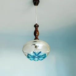 Mid-Century Modern Agua Blue Art Glas Hängelampe aus Teak, 1960er