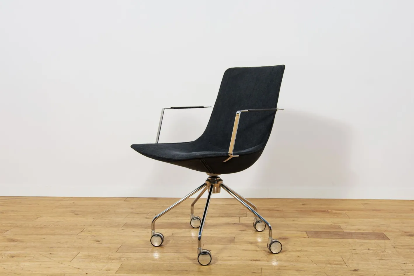 Mid-Century Modern Comet Konferenzstühle von Gunilla Allard für Lammhults, Sweden, 1990er, 8er Set