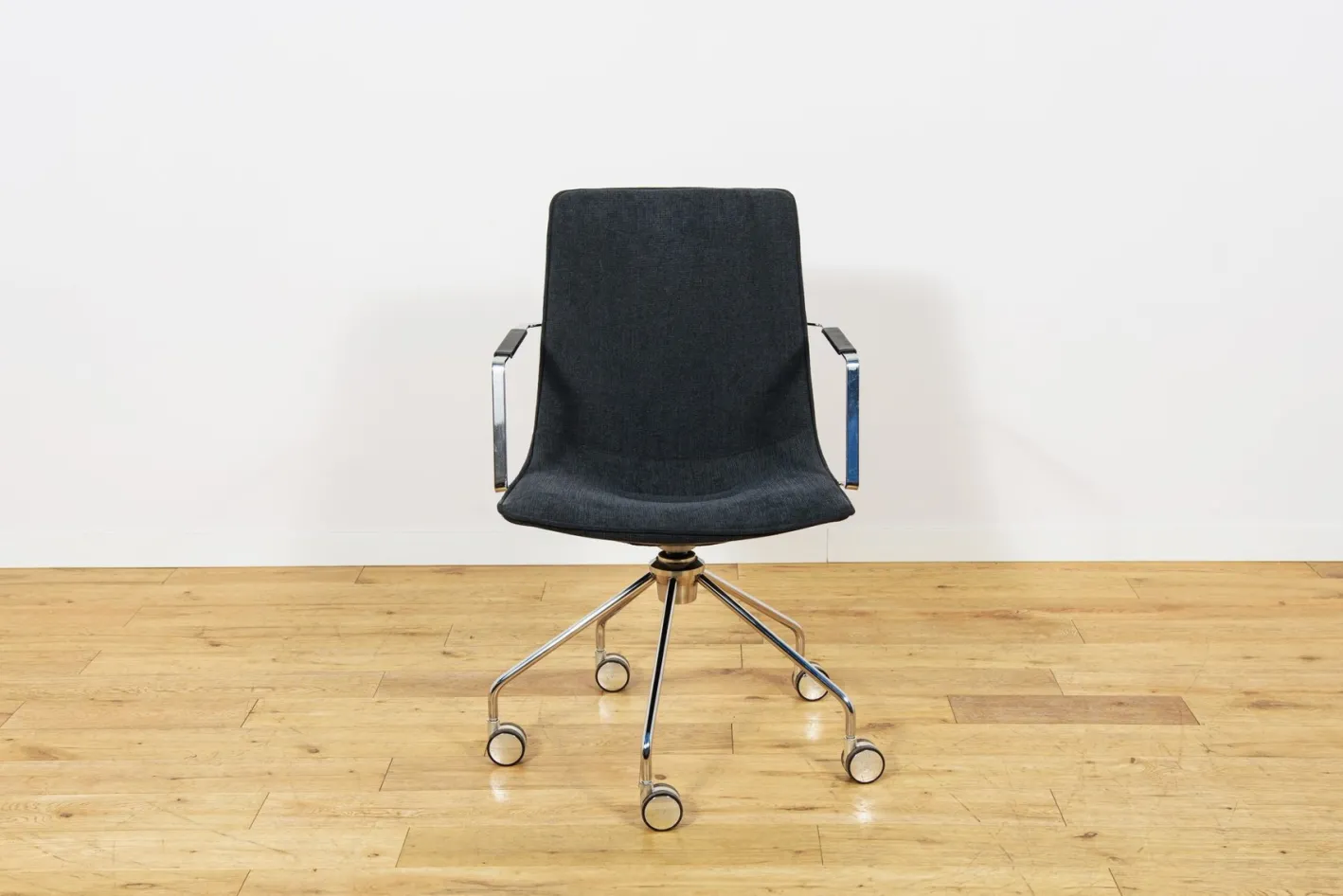 Mid-Century Modern Comet Konferenzstühle von Gunilla Allard für Lammhults, Sweden, 1990er, 8er Set