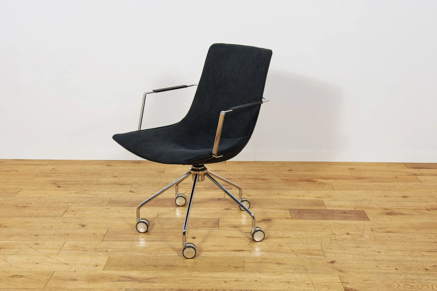 Mid-Century Modern Comet Konferenzstühle von Gunilla Allard für Lammhults, Sweden, 1990er, 8er Set