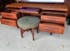 Mid-Century Modern Fresco Frisiertisch & Hocker aus Teak von G-Plan, 2er Set
