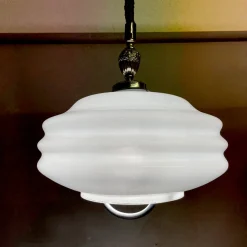 Mid-Century Modern Hängelampe aus weißem Glas, 1970er