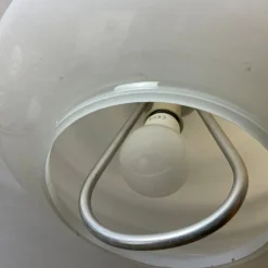 Mid-Century Modern Hängelampe aus weißem Glas, 1970er