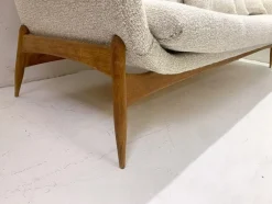 Mid-Century Modern Polster Sofa in Beige von Julia Gaubek, Ungarn, 1950er
