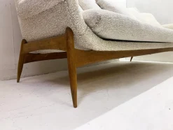 Mid-Century Modern Polster Sofa in Beige von Julia Gaubek, Ungarn, 1950er