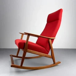 Mid-Century Modern Teak Schaukelstuhl mit rostroter Wolle, 1960er