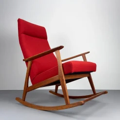 Mid-Century Modern Teak Schaukelstuhl mit rostroter Wolle, 1960er