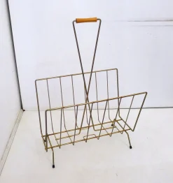 Mid-Century Modern Zeitschriftenständer aus Vergoldetem Metall & Holzgriff, 1950er