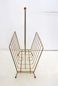 Mid-Century Modern Zeitschriftenständer aus Vergoldetem Metall & Holzgriff, 1950er