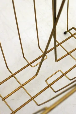Mid-Century Modern Zeitschriftenständer aus Vergoldetem Metall & Holzgriff, 1950er
