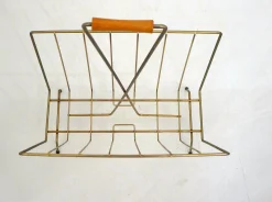 Mid-Century Modern Zeitschriftenständer aus Vergoldetem Metall & Holzgriff, 1950er