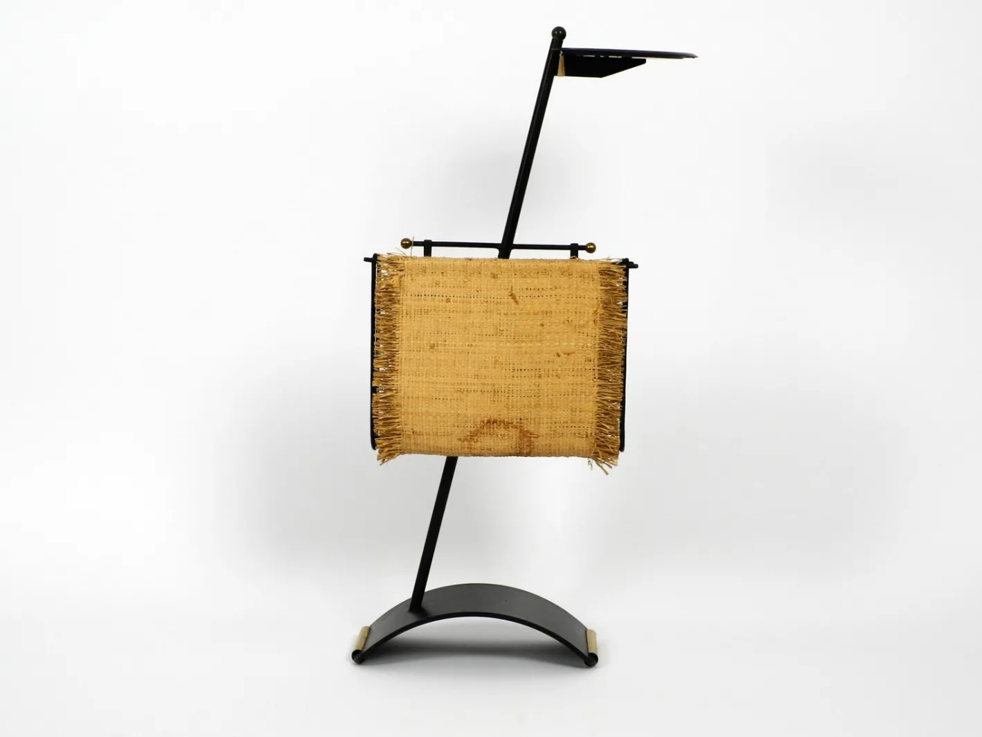 Mid-Century Modern Zeitungsständer mit schwerem Metallregal