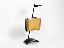Mid-Century Modern Zeitungsständer mit schwerem Metallregal