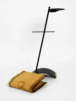 Mid-Century Modern Zeitungsständer mit schwerem Metallregal