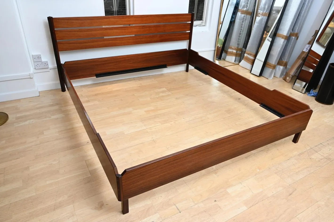 Mid-Century Palisander Bett von Poggi, 1960er