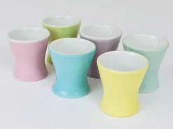 Mid-Century Pastell Gänseblümchen Porzellan Eierbecher von Lilien, Österreich, 1950er, 6 . Set