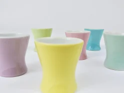 Mid-Century Pastell Gänseblümchen Porzellan Eierbecher von Lilien, Österreich, 1950er, 6 . Set