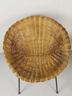 Mid-Century Rattan Armlehnstuhl und Pouf, 2er Set