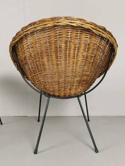 Mid-Century Rattan Armlehnstuhl und Pouf, 2er Set