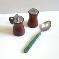Mid-Century Salzstreuer & Pfeffermühle von Deve, Niederlande, 1960er, 2er Set