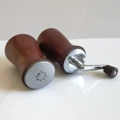 Mid-Century Salzstreuer & Pfeffermühle von Deve, Niederlande, 1960er, 2er Set