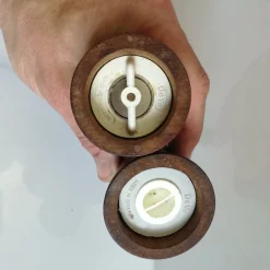 Mid-Century Salzstreuer & Pfeffermühle von Deve, Niederlande, 1960er, 2er Set