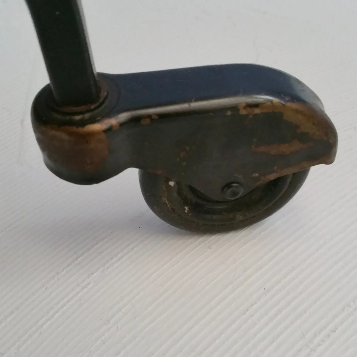 Mid-Century Servierwagen aus Metall, Holz & Kautschuk, 1950er