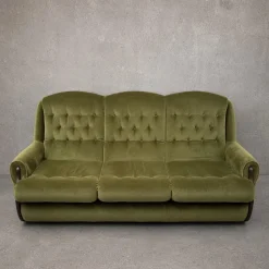 Mid-Century 3-Sitzer Sofa aus grünem Samt & Holz, 1960er