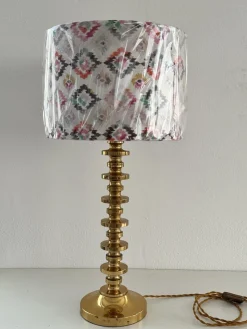 Mid-Century Tischlampe aus Messing mit Ikat Schirm, 1970er