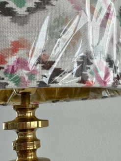 Mid-Century Tischlampe aus Messing mit Ikat Schirm, 1970er