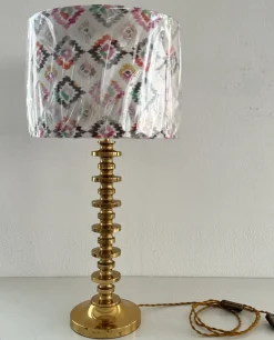 Mid-Century Tischlampe aus Messing mit Ikat Schirm, 1970er