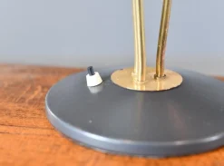 Mid-Century Tischlampe aus Messing von Hala, 1950er