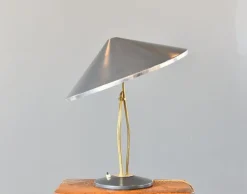 Mid-Century Tischlampe aus Messing von Hala, 1950er