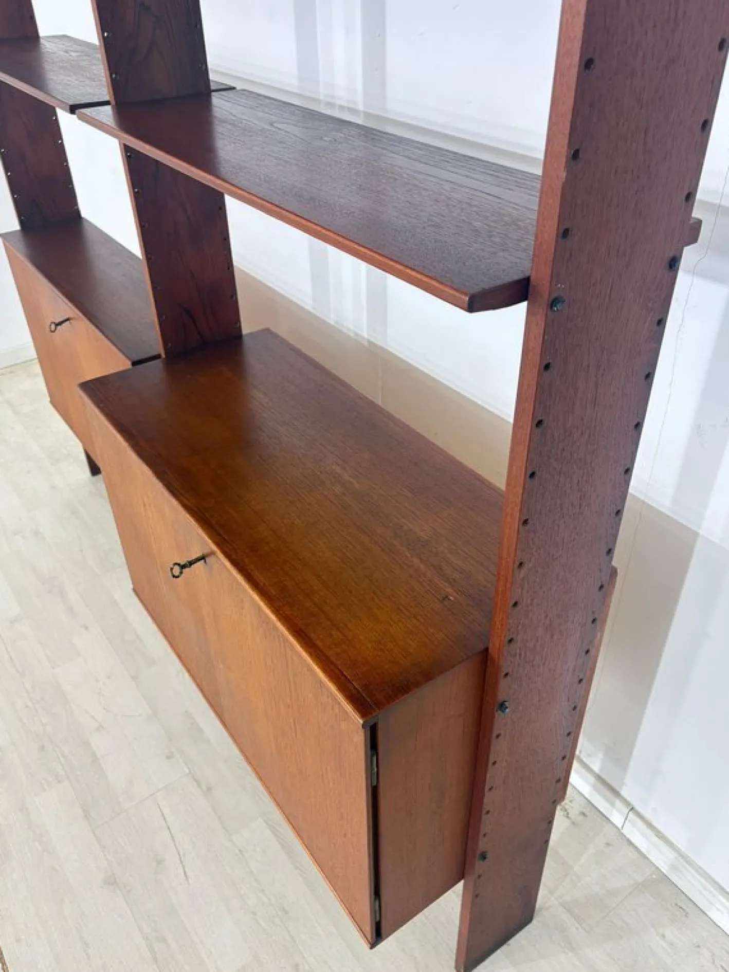 Mid-Century Wandregal aus Teak, 1960er