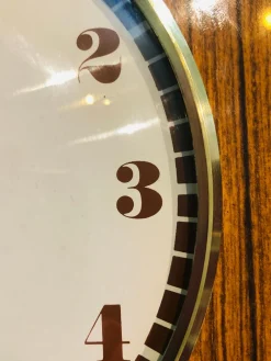 Mid-Century Wanduhr aus Messing & Resopal von JAZ, 1970er