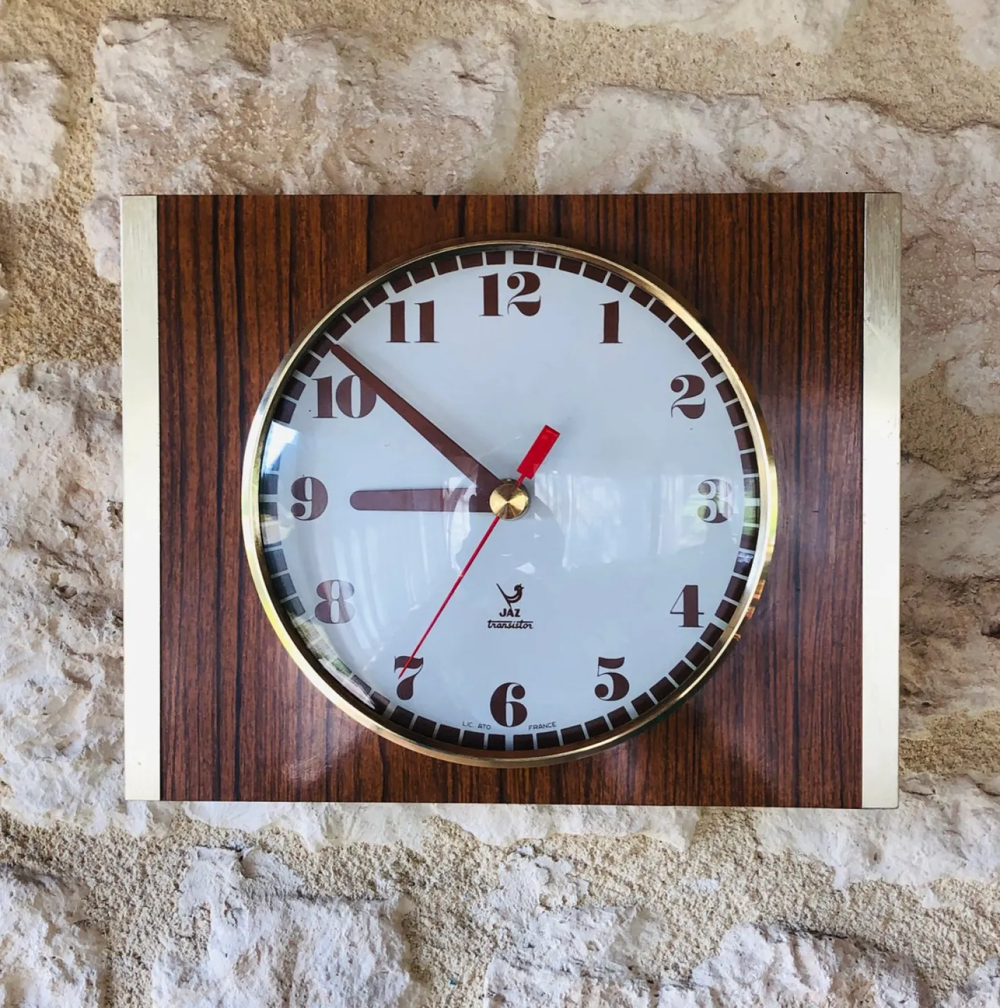 Mid-Century Wanduhr aus Messing & Resopal von JAZ, 1970er