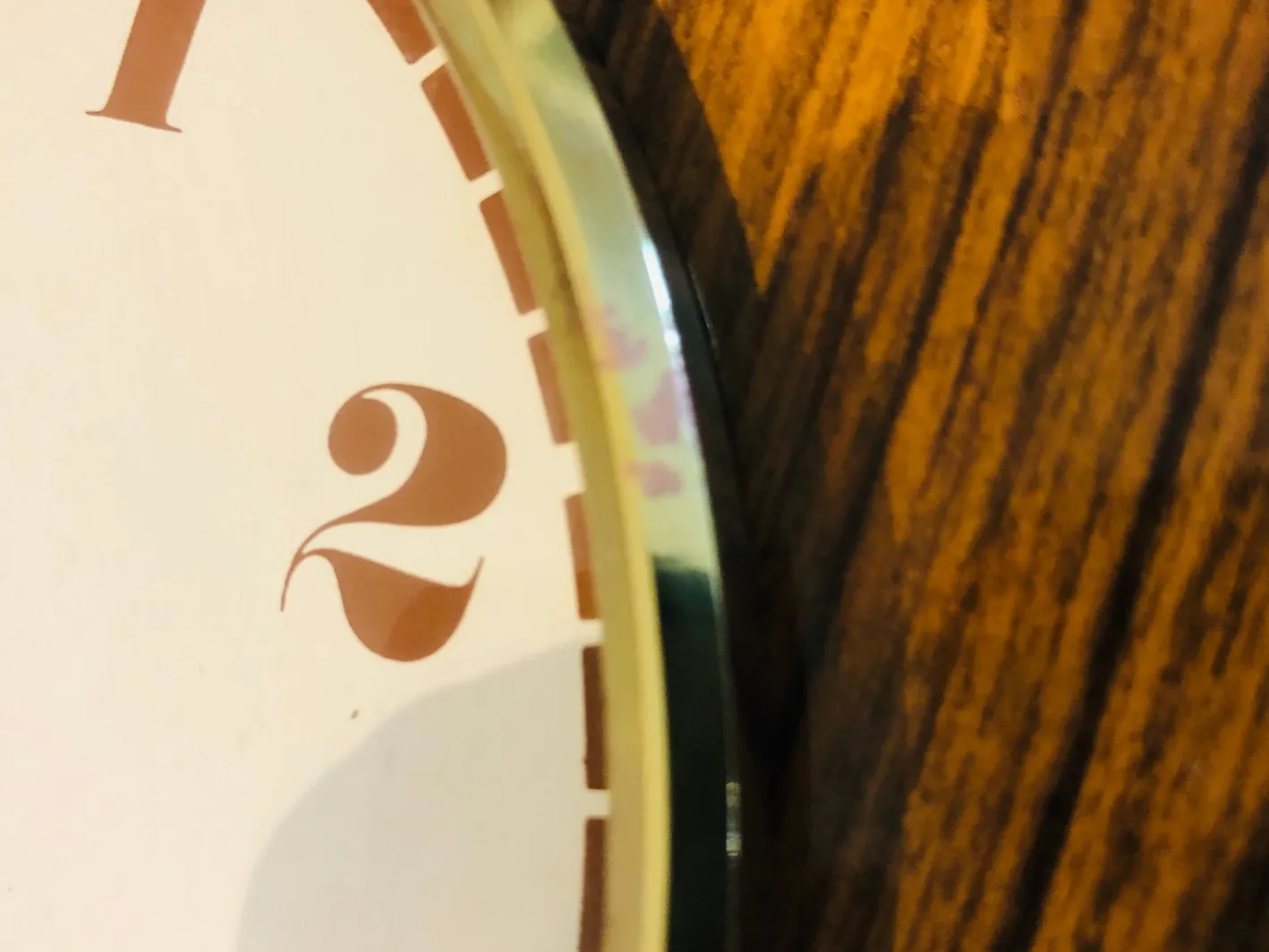 Mid-Century Wanduhr aus Messing & Resopal von JAZ, 1970er