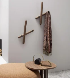Mikado Wandgarderobe aus Nussholz von Morica Design