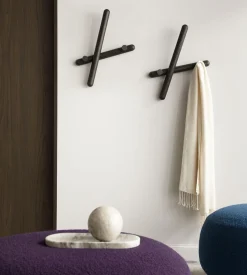 Mikado Wandgarderobe aus Nussholz von Morica Design