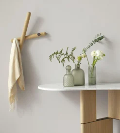 Mikado Wandgarderobe aus Nussholz von Morica Design