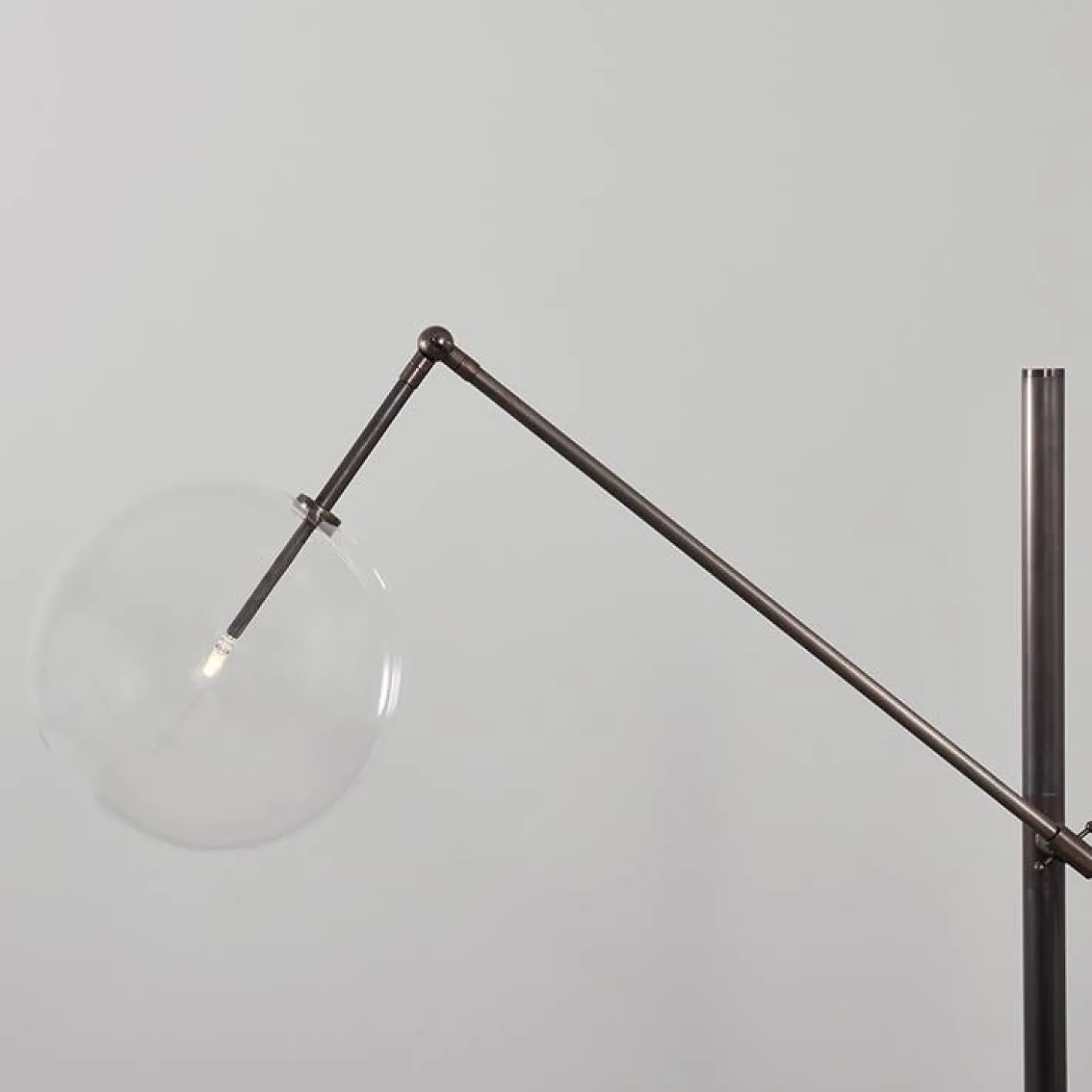 Milan 1 Arm Schwarz Gunmetal Stehlampe von Schwung