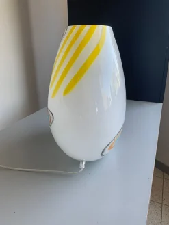 Milchweiße Tischlampe aus Muranoglas von Simoeng