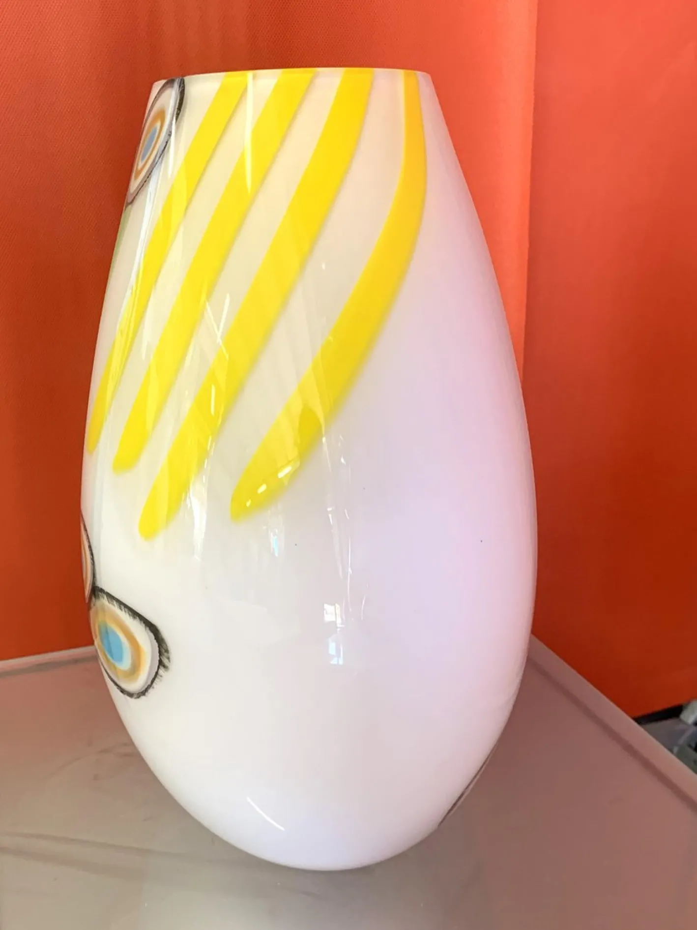 Milchweiße Tischlampe aus Muranoglas von Simoeng