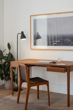 Minimalistischer Moderner Schreibtisch aus Nussholz von Pedro Sotomayor