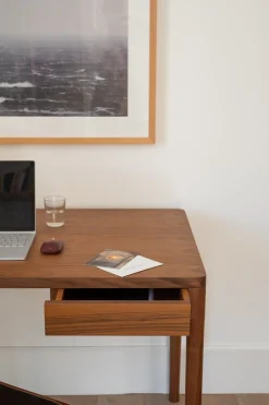 Minimalistischer Moderner Schreibtisch aus Nussholz von Pedro Sotomayor